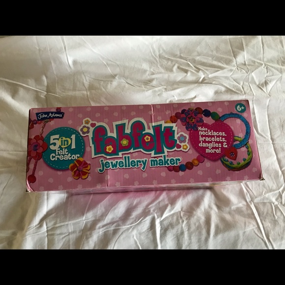 John Adams 5 in one Fab Felt Jewelry Kit - Picture 2 of 4